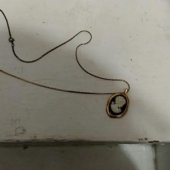 Faux vintage cameo - Picture 1 of 2